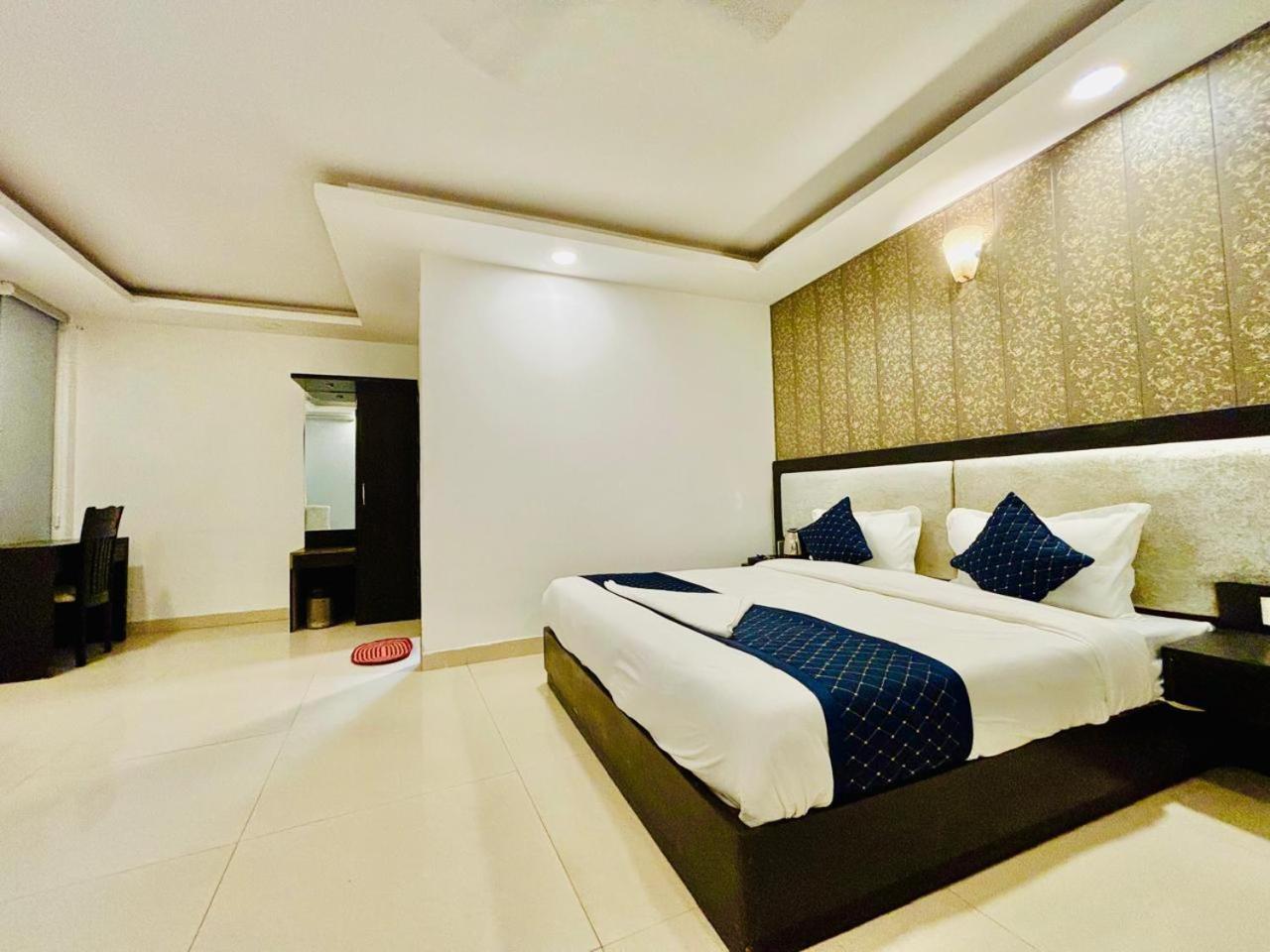 The Bellwood Suites Near Igi Airport 뉴델리 외부 사진